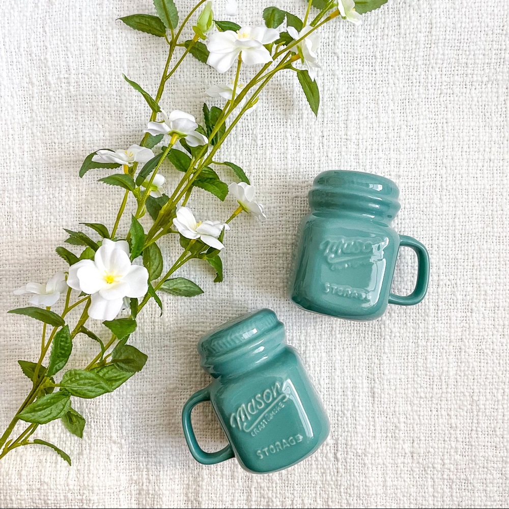 Mason salt and pepper shakers.